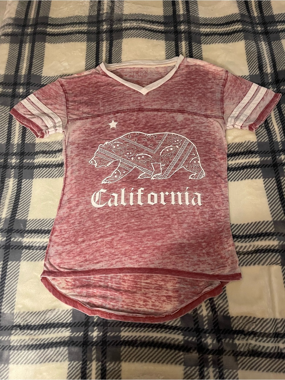 Distressed California Graphic V-Neck Kids Top in Heathered Red